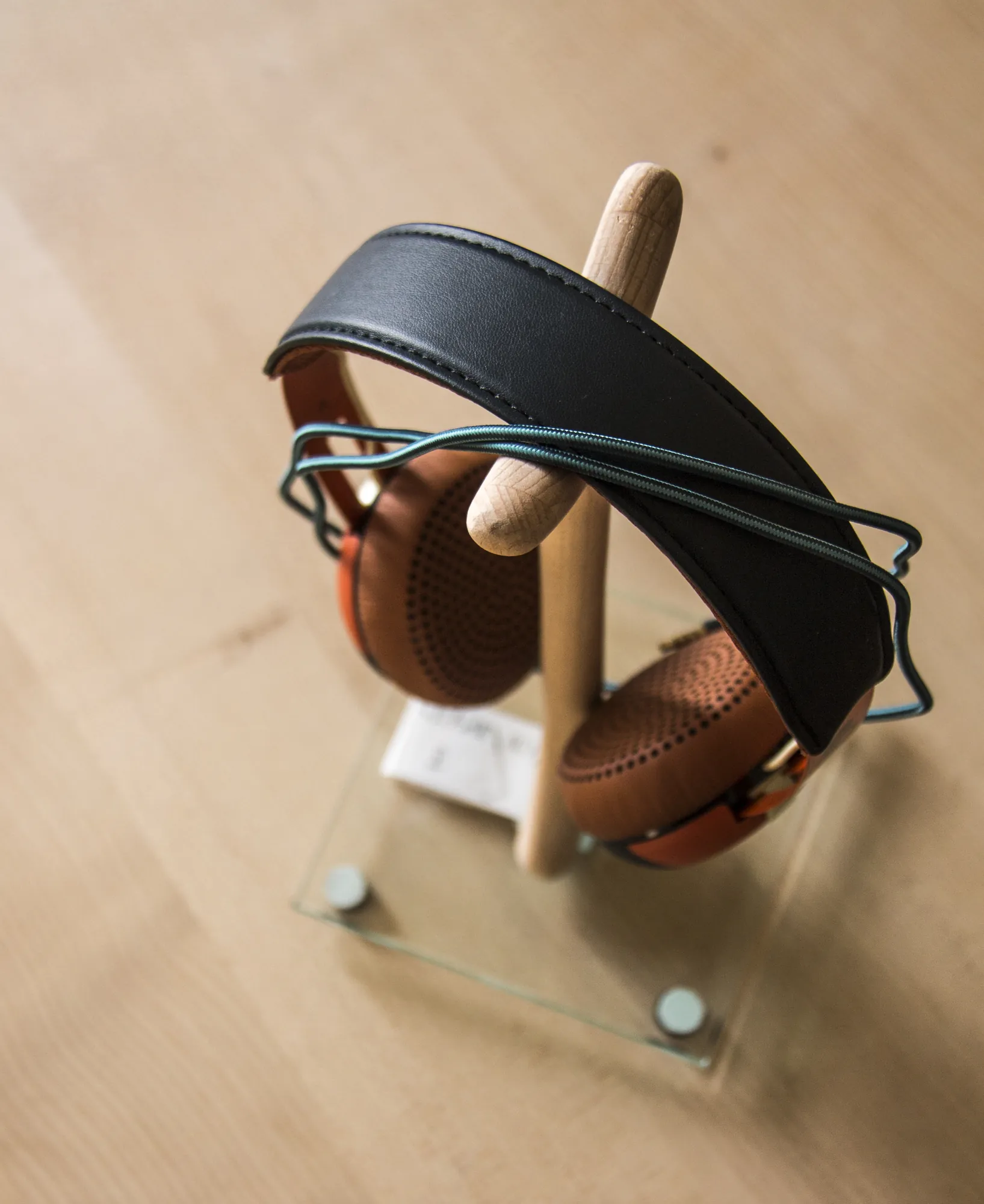 headphones-stand-bone, 2